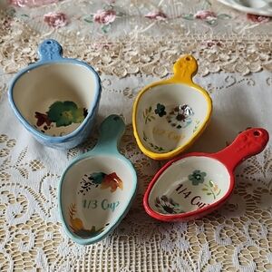 The Pioneer Woman Set Of 4 Ceramic Measuring Cups
